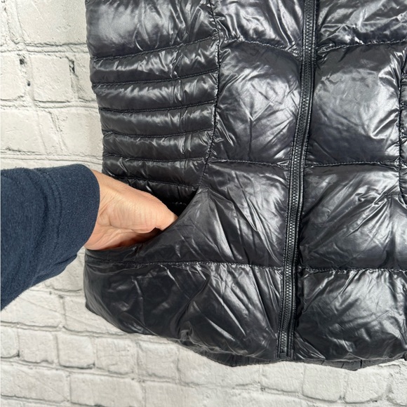 Lululemon Fluffin Awesome Vest Size 4 Shiny Full Zip High Neck Pockets Black - Picture 9 of 15